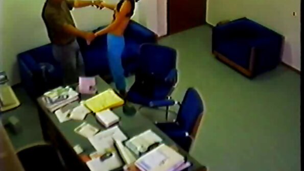 Mamuśka w pończochach siada na polskie filmy darmowe erotyczne dużym kutasie i ujeżdża