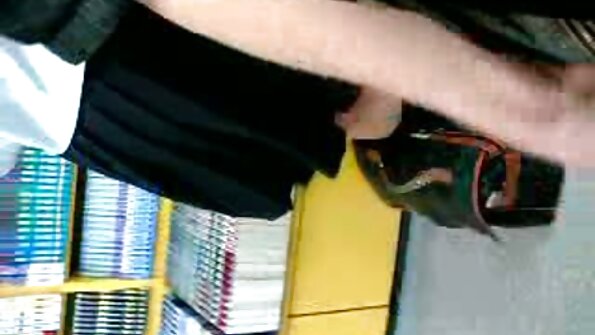 Murzynka jest porno do pobrania na telefon za darmo przywiązana i wyruchana w najbardziej elastycznej pozycji