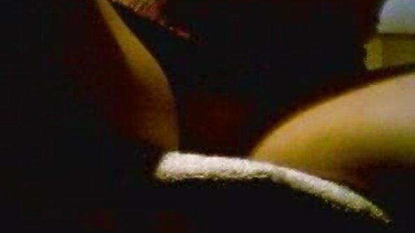 Krągła cipka filmiki erotyczne sexrura MILF ostro wyruchana na podłodze w łazience