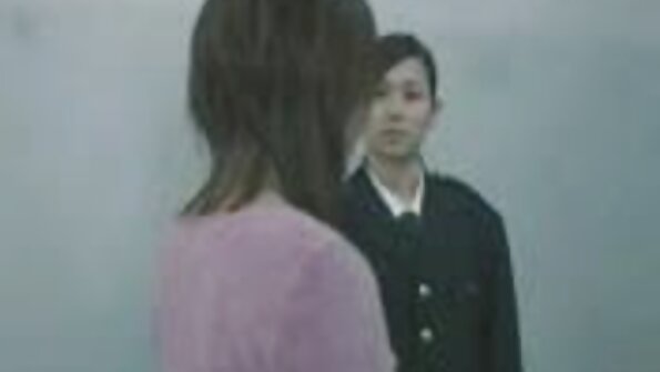 Dziewczyny darmowe filmy porno dziewica siedzą z tyłu limuzyny i drażnią się w trójkącie