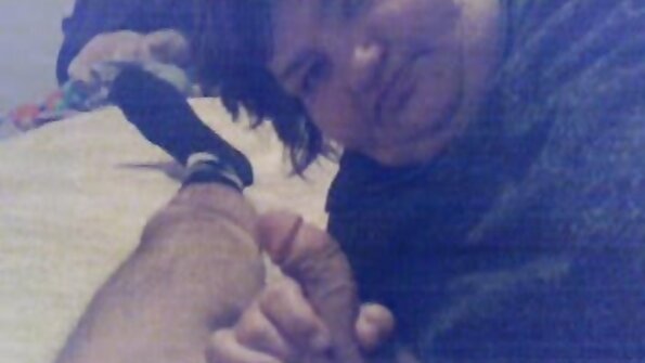 Zboczona dziewczyna przebiera swojego mężczyznę, a potem darmowe filmy erotyczne w autobusie ją rucha