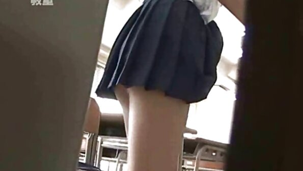 Nogi filmiki porno z małolatami muszą być rozłożone tak szeroko, jak to możliwe, aby dobrze zjeść cipkę