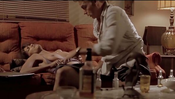 Urocza blondynka Mia Malkova bierze filmy porno u lekarza twardego kutasa od tyłu