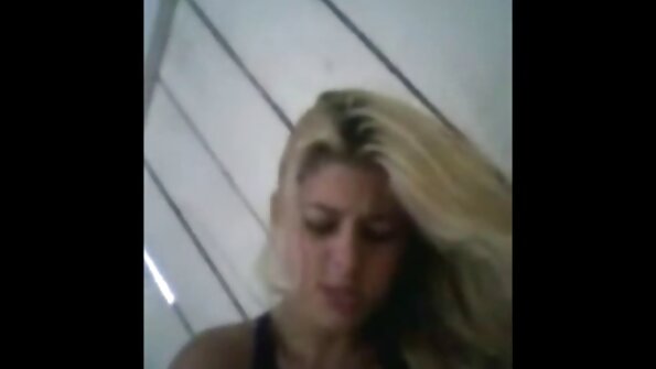 Mechanik filmuje, jak penetruje gorącą dziewczynę na telefon filmy porno autobus podczas przerwy