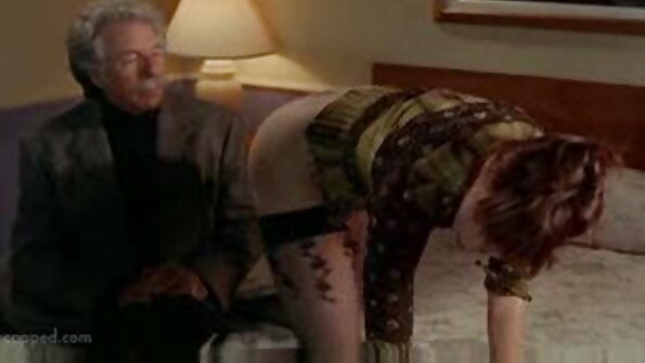 Naturalne cycki Ivy Rose podskakują podczas darmowe filmiki porno z murzynkami seksu