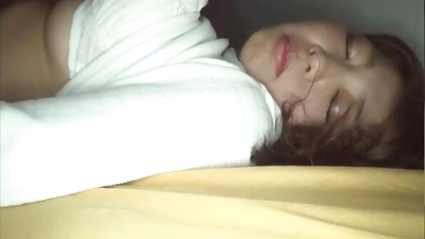 Hebanowa laska darmowe ostre filmy porno z ładnym tyłkiem potrząsa swoim cudownym tyłkiem