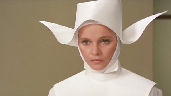 Swobodna aktorka filmy porno z japonkami kopuluje z utalentowanym skurwielem