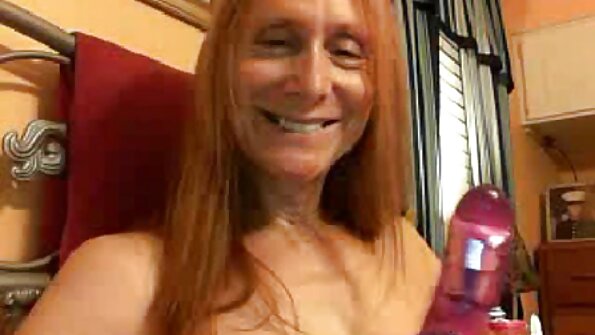 Jej cipka jest wyciągnięta, ale jej masaz erotyczny porno tyłek wciąż może wytrzymać walenie