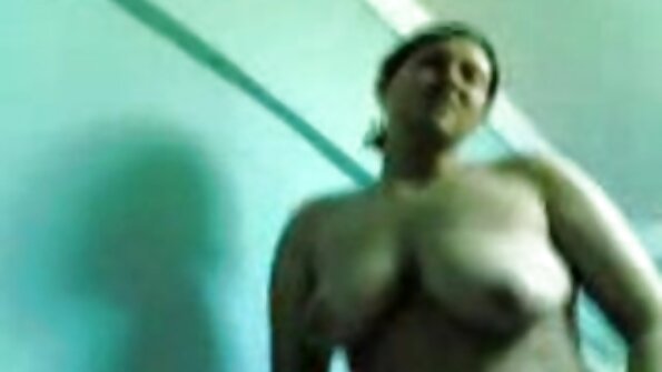 Kiara Mia ubrana w brutalne filmy erotyczne skórę na lesbijski seks strapon