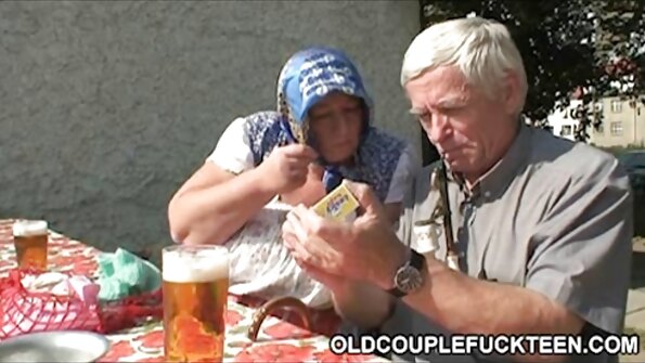 Soczysty miód latynoski jest tutaj, aby zadowolić swojego przystojnego partnera brutalne filmy erotyczne XXX