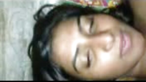 Dojrzały facet filmy erotyczne starsze kobiety przynosi wszystkie blond nastolatka; niezbędne przyjemności