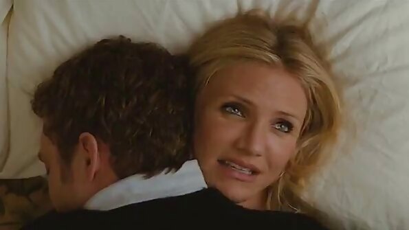 Śliczna dziwka Cristi Ann zerżnięta w dupę w niebieskich pończochach erotyka sekx