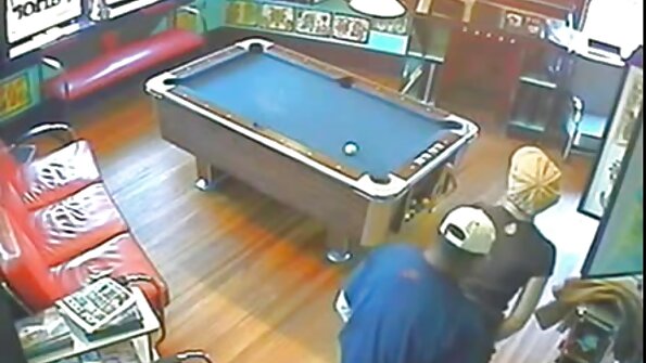 Wspaniała mamuśka z tatuażami filmy erotyczne sekretarki jest tu wyruchana na biurku